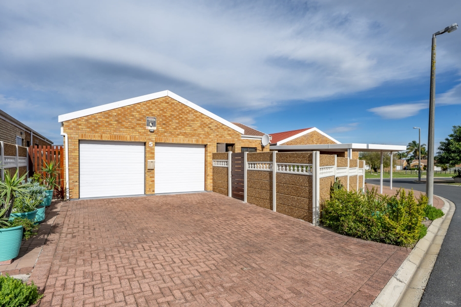 3 Bedroom Property for Sale in De Oude Spruit Western Cape